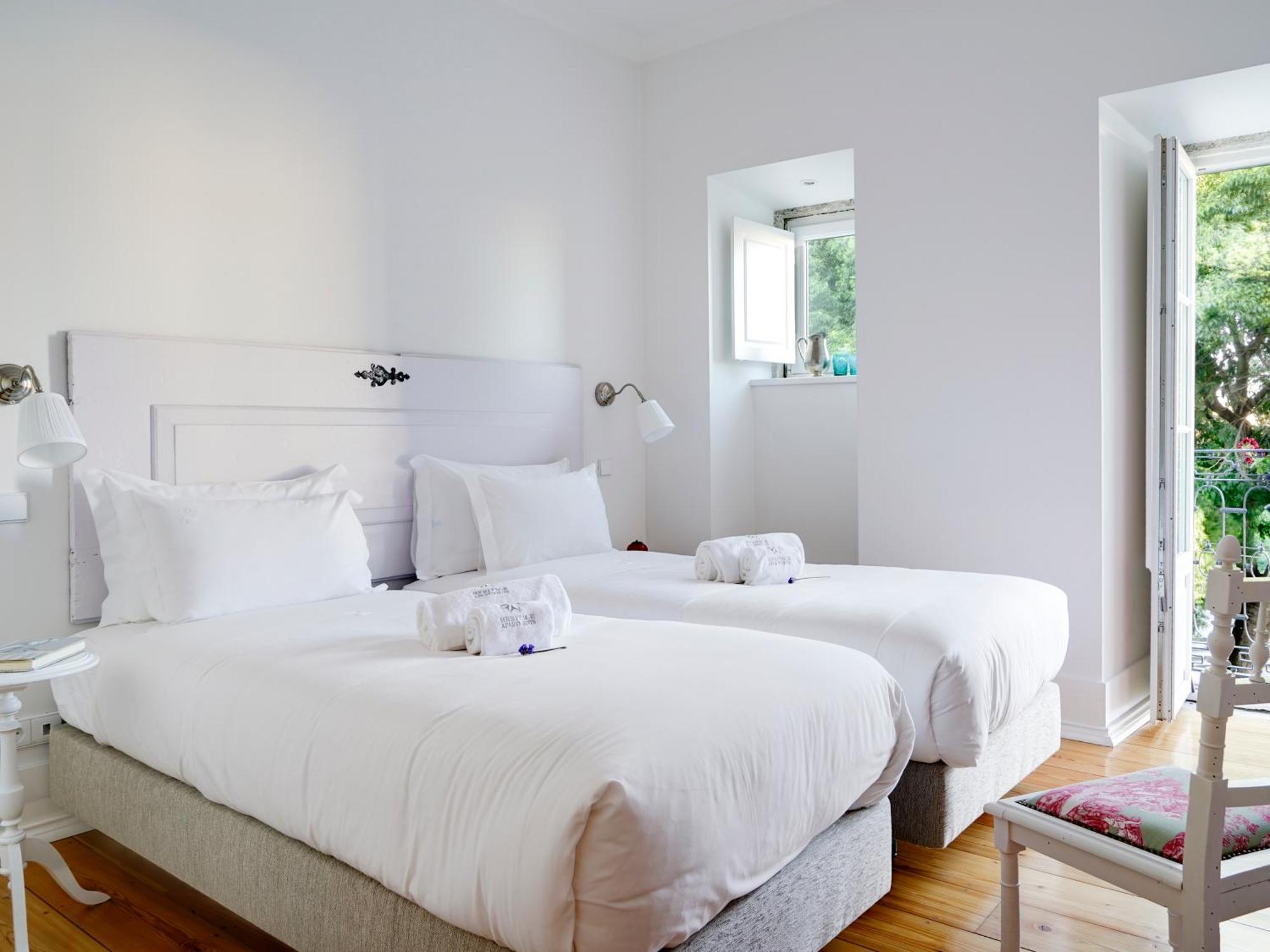 Deluxe Two-Bedroom Apartment City View
